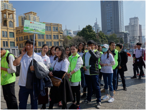 雷锋精神，人人可学;奉献爱心，处处可为。积小善为大善，善莫大焉。当有人需要帮助时，大家搭把手、出份力，社会将变得更加美好。